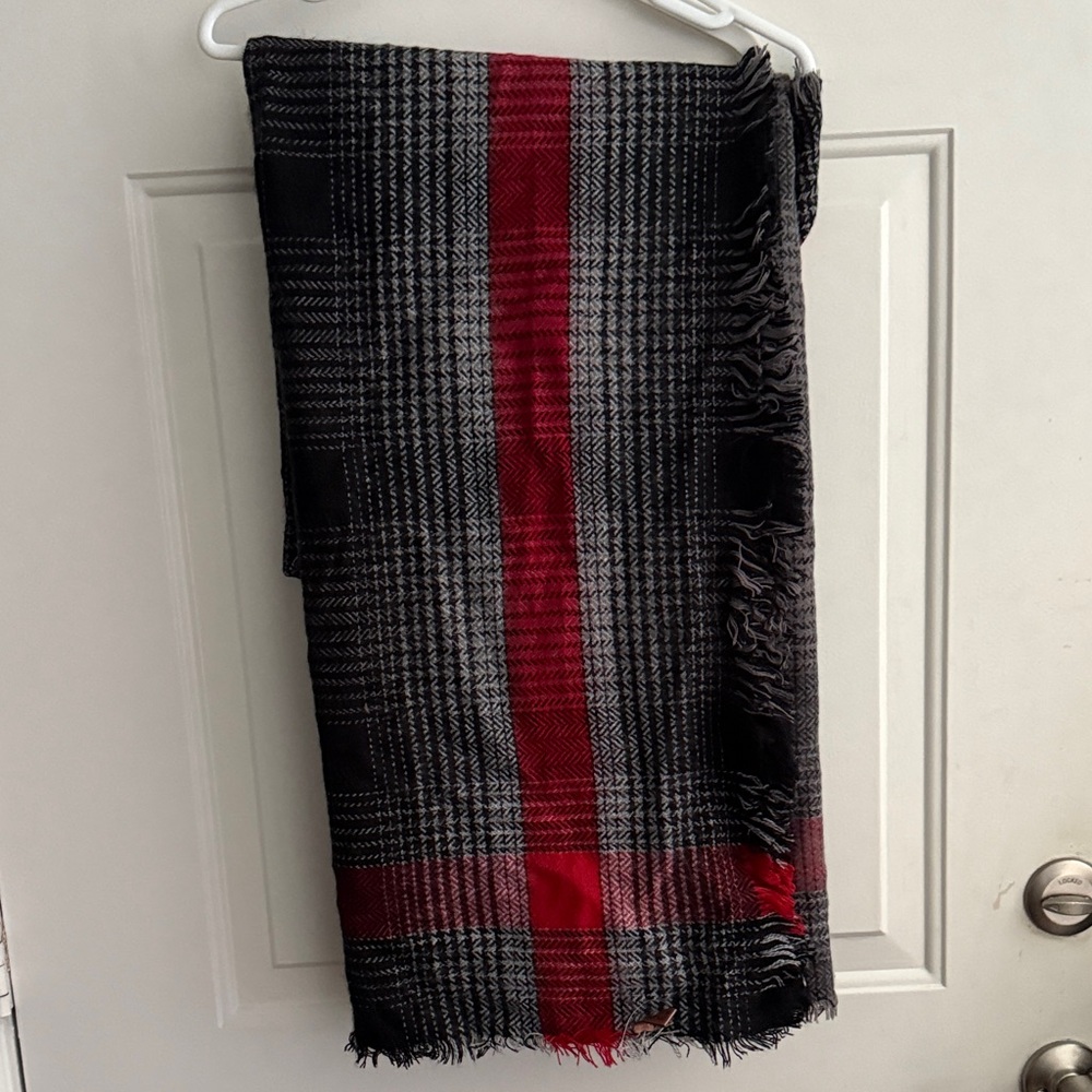 Large Scarf new no tags but plastic tag holder still on it